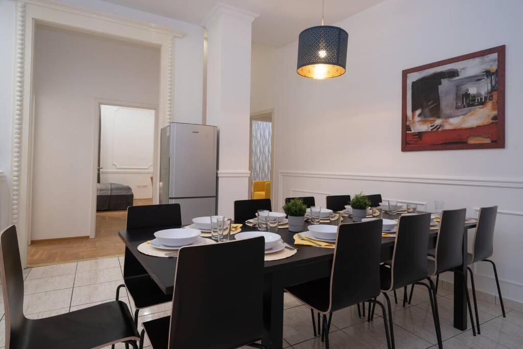 Best Located, 150 M2 5 Bedrooms Apt., Βουδαπέστη Εξωτερικό φωτογραφία