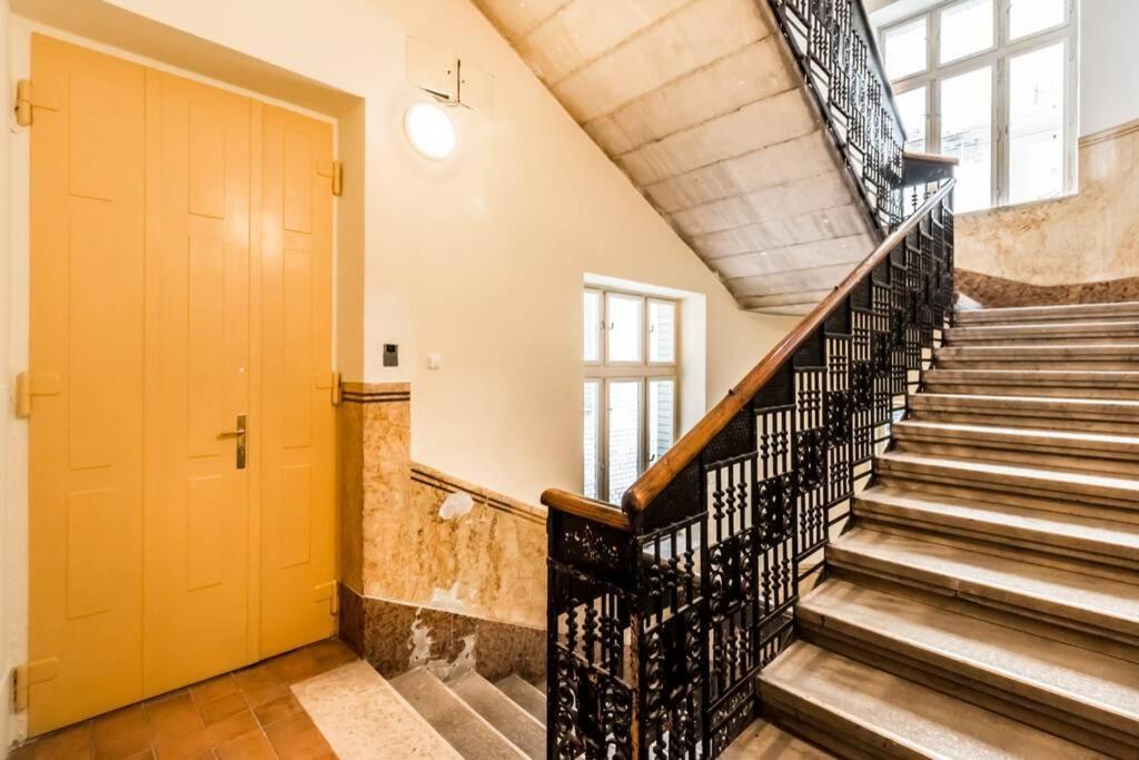 Best Located, 150 M2 5 Bedrooms Apt., Βουδαπέστη Εξωτερικό φωτογραφία