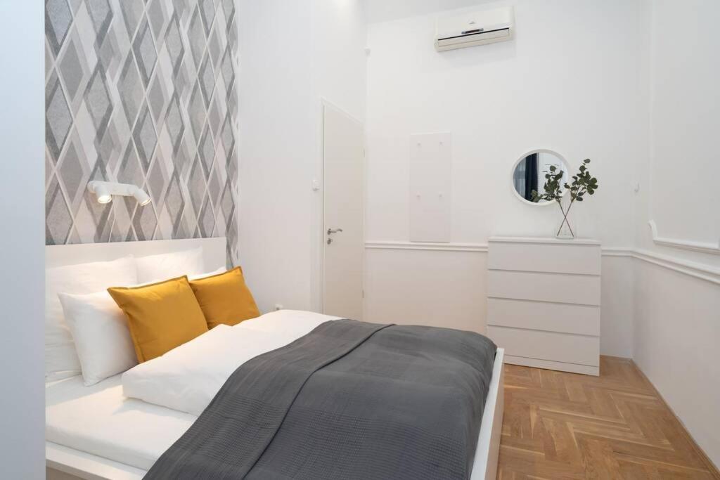 Best Located, 150 M2 5 Bedrooms Apt., Βουδαπέστη Εξωτερικό φωτογραφία