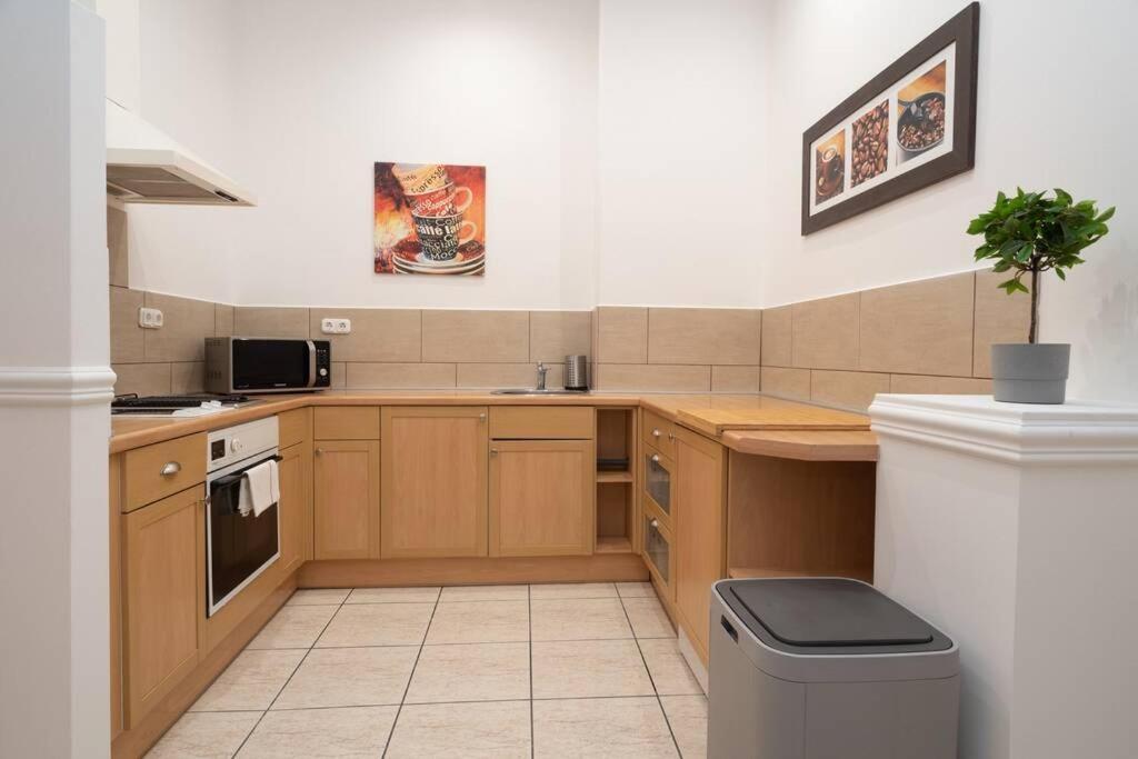 Best Located, 150 M2 5 Bedrooms Apt., Βουδαπέστη Εξωτερικό φωτογραφία
